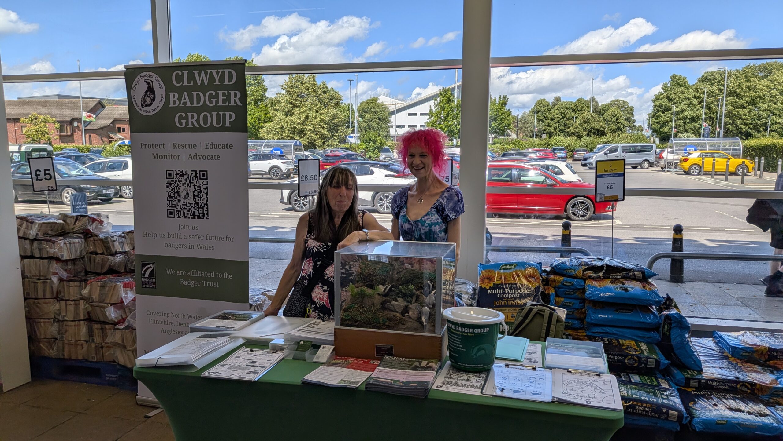 Clwyd Badger Group Meets Shoppers at Tesco Wrexham